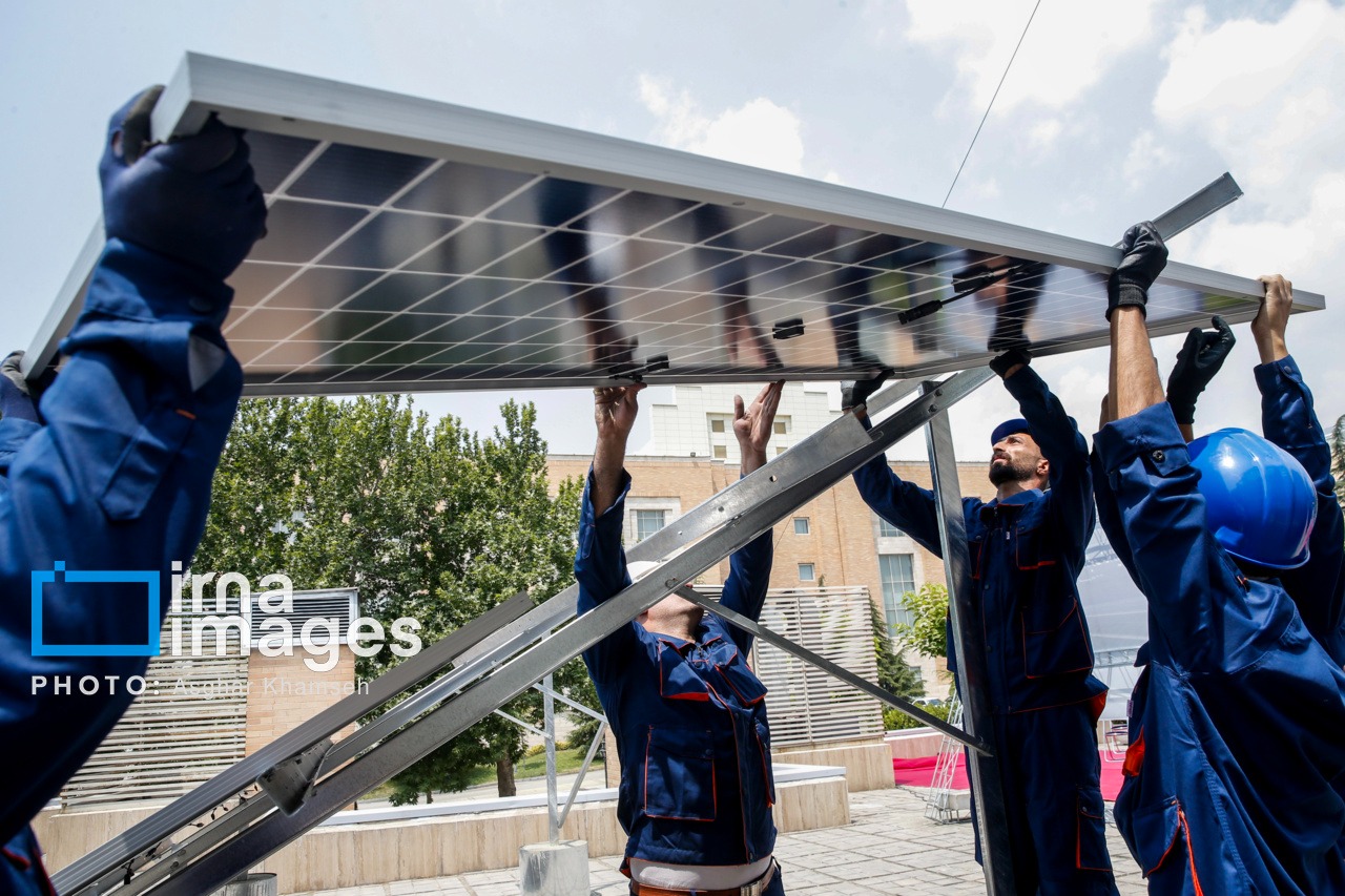 توسعه نیروگاه‌های خورشیدی در فارس شتاب گرفت