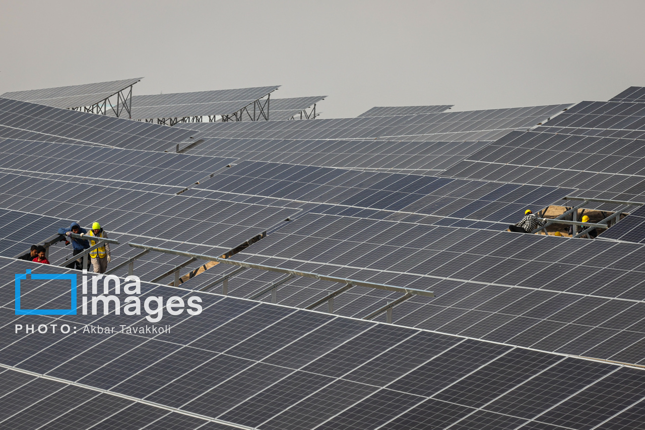 غضنفری: ایجاد ۱۵ هزار مگاوات برق خورشیدی و بادی در دستور کار است.